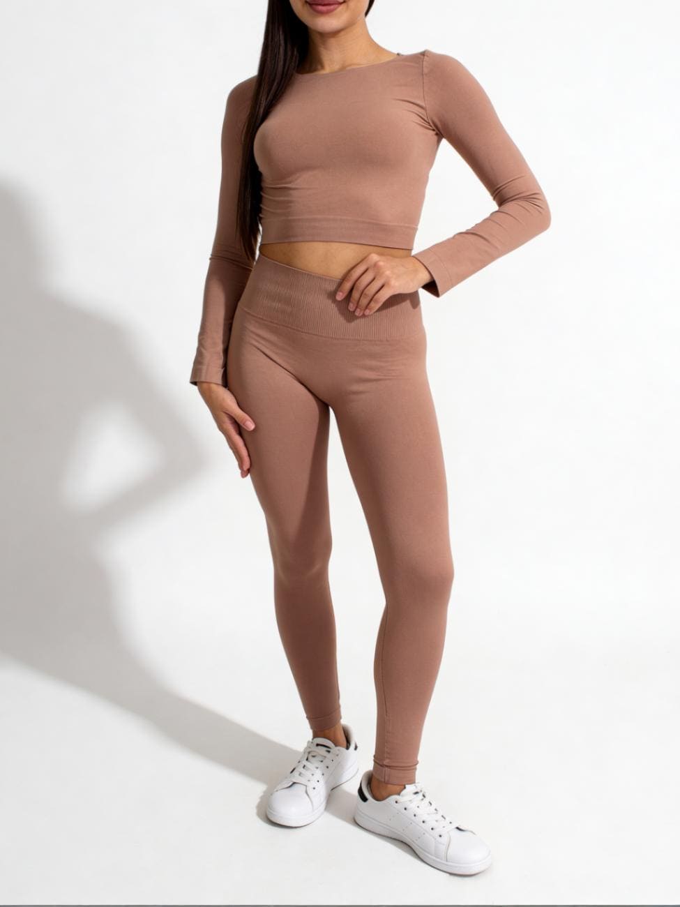 Kurzes Top mit langen Ärmeln CROP TOP (mokko)