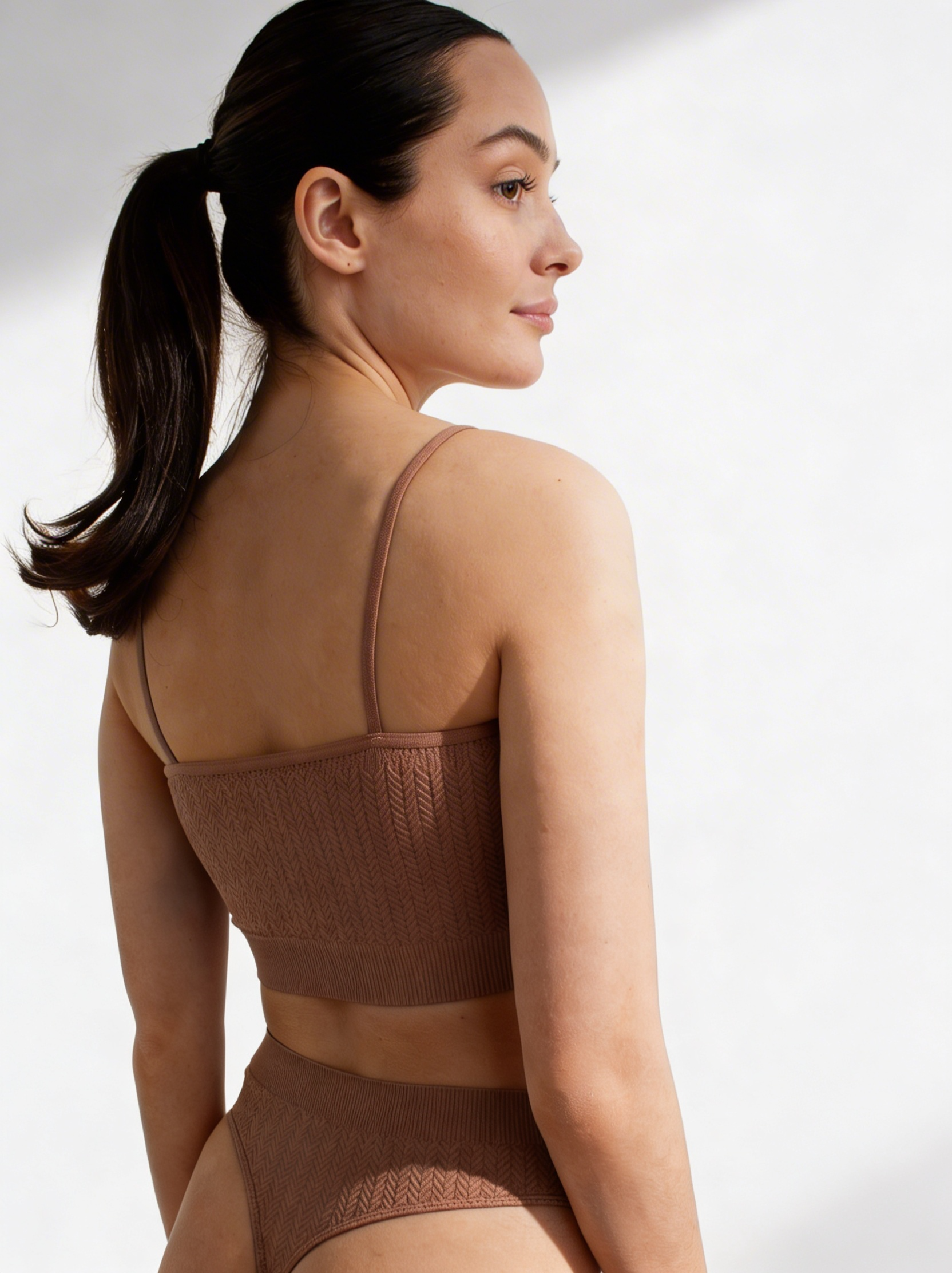Nahtloses Top mit strukturiertem Zopfmuster CAMI TOP BRAID (mokko)