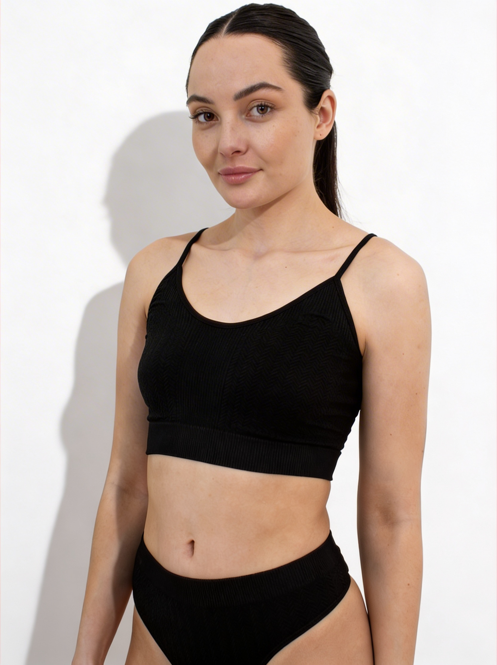 Nahtloses Top mit strukturiertem Zopfmuster CAMI TOP BRAID (black)