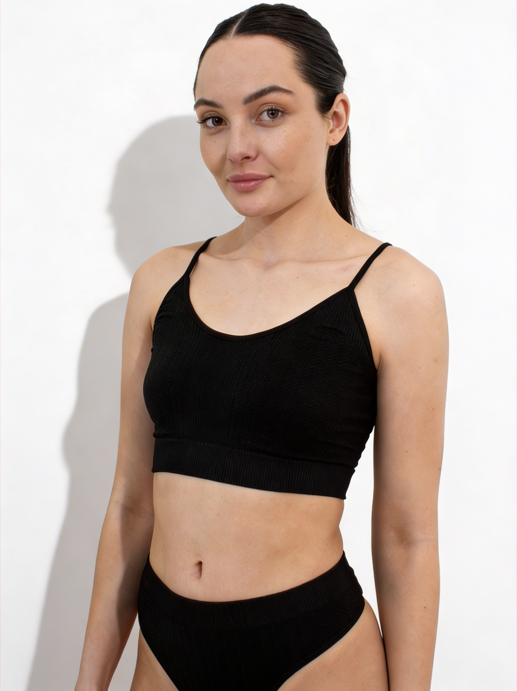 Nahtloses Top mit strukturiertem Zopfmuster CAMI TOP BRAID (black)