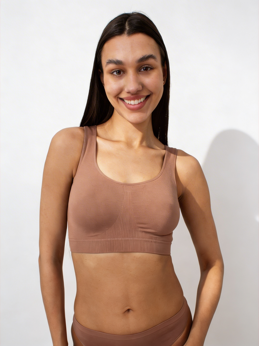 Nahtloses Top mit breiten Tragern TANK TOP (mokko)