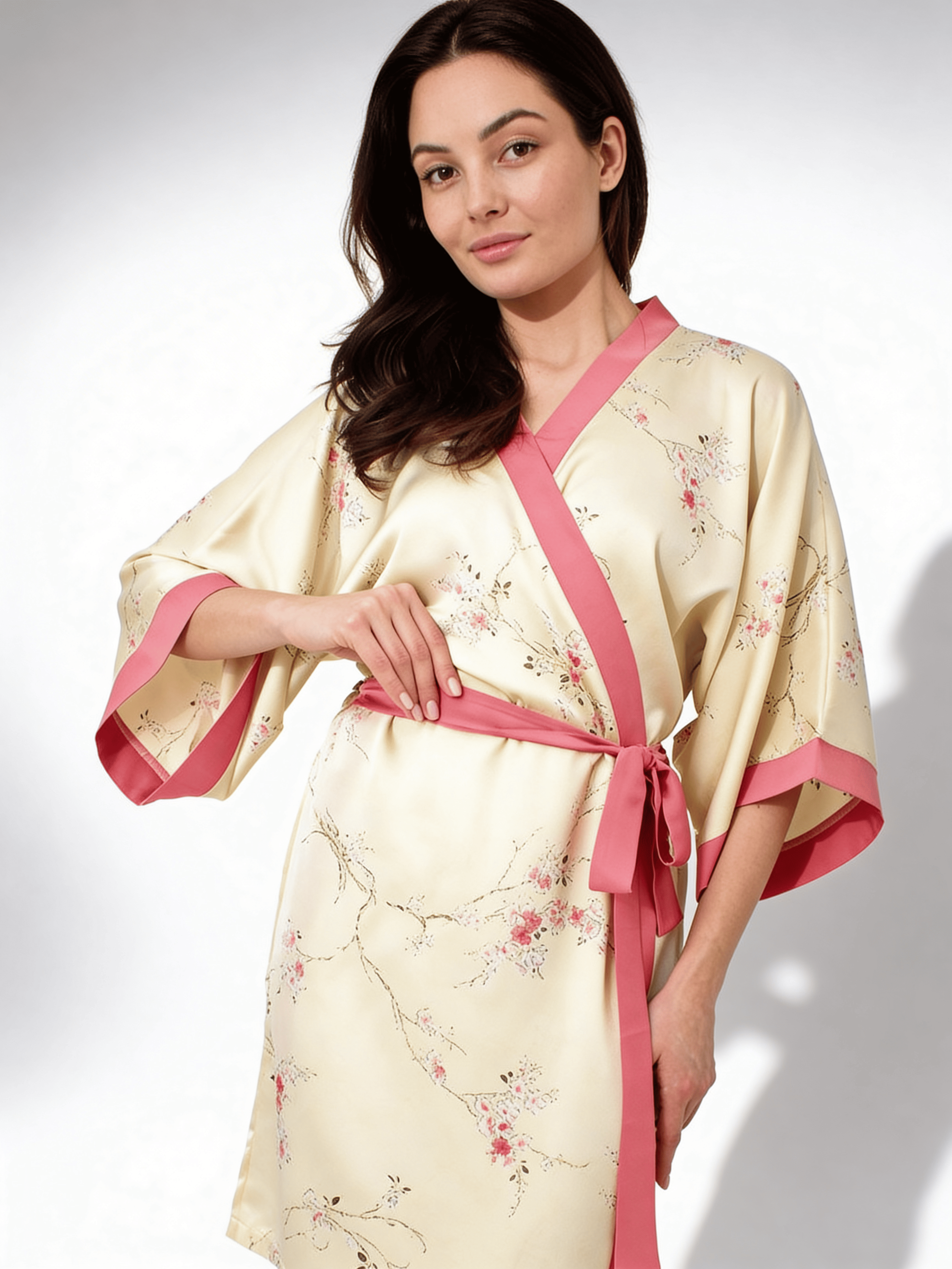 Kurzer Morgenmantel mit Blümen SAKURA 7224/050 (light yellow)
