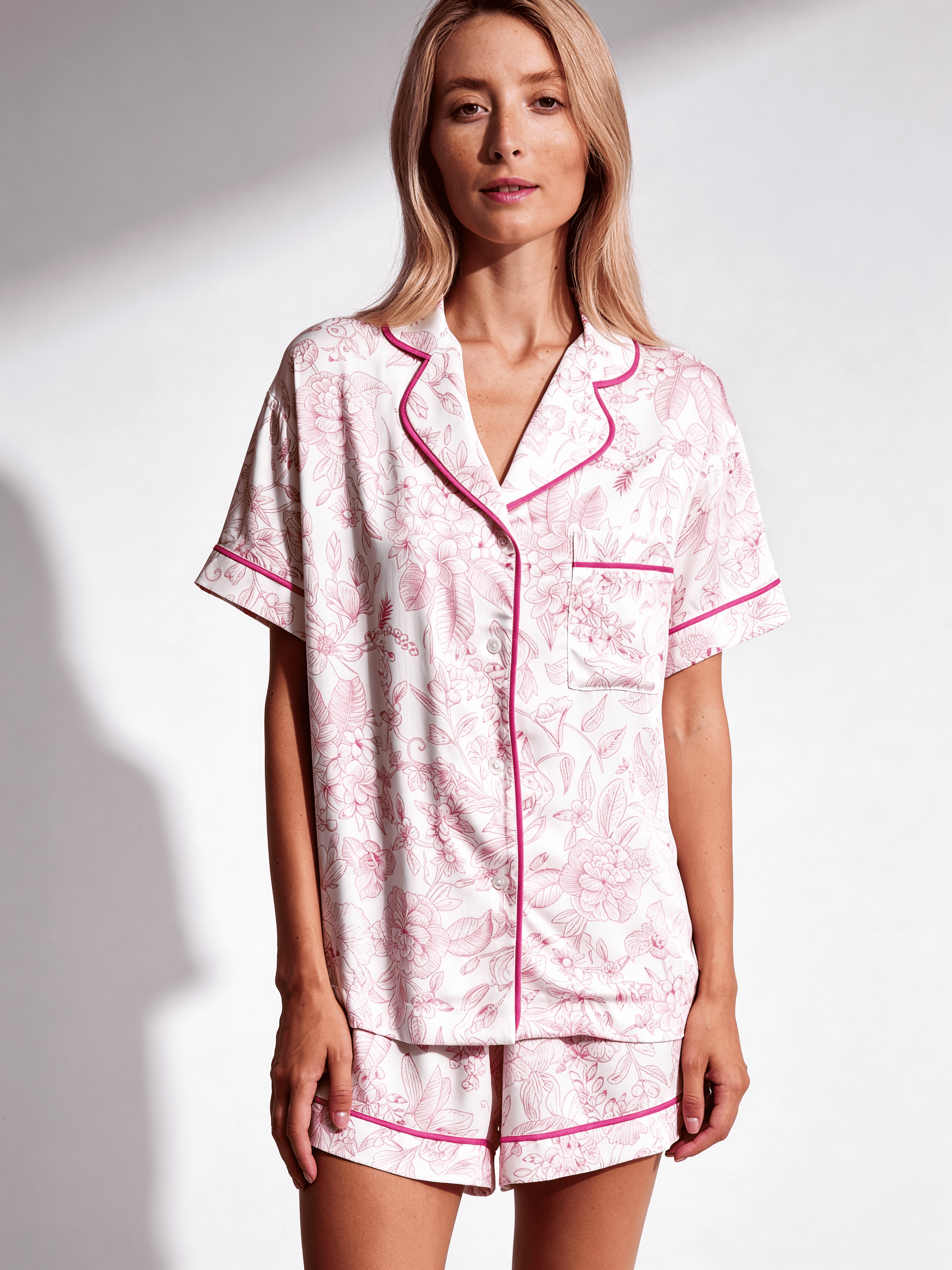 Pyjama mit Blumenmuster FLOSSED IN FLOWERS 6405/040 (white/pink floral print/magenta piping)