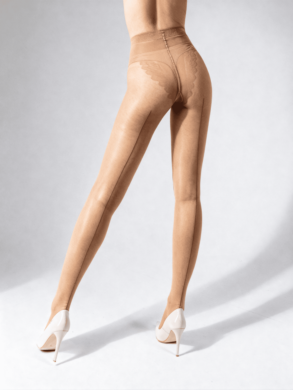 Strumpfhose mit Hinternaht CHIC 20 BIKINI (daino/nero)