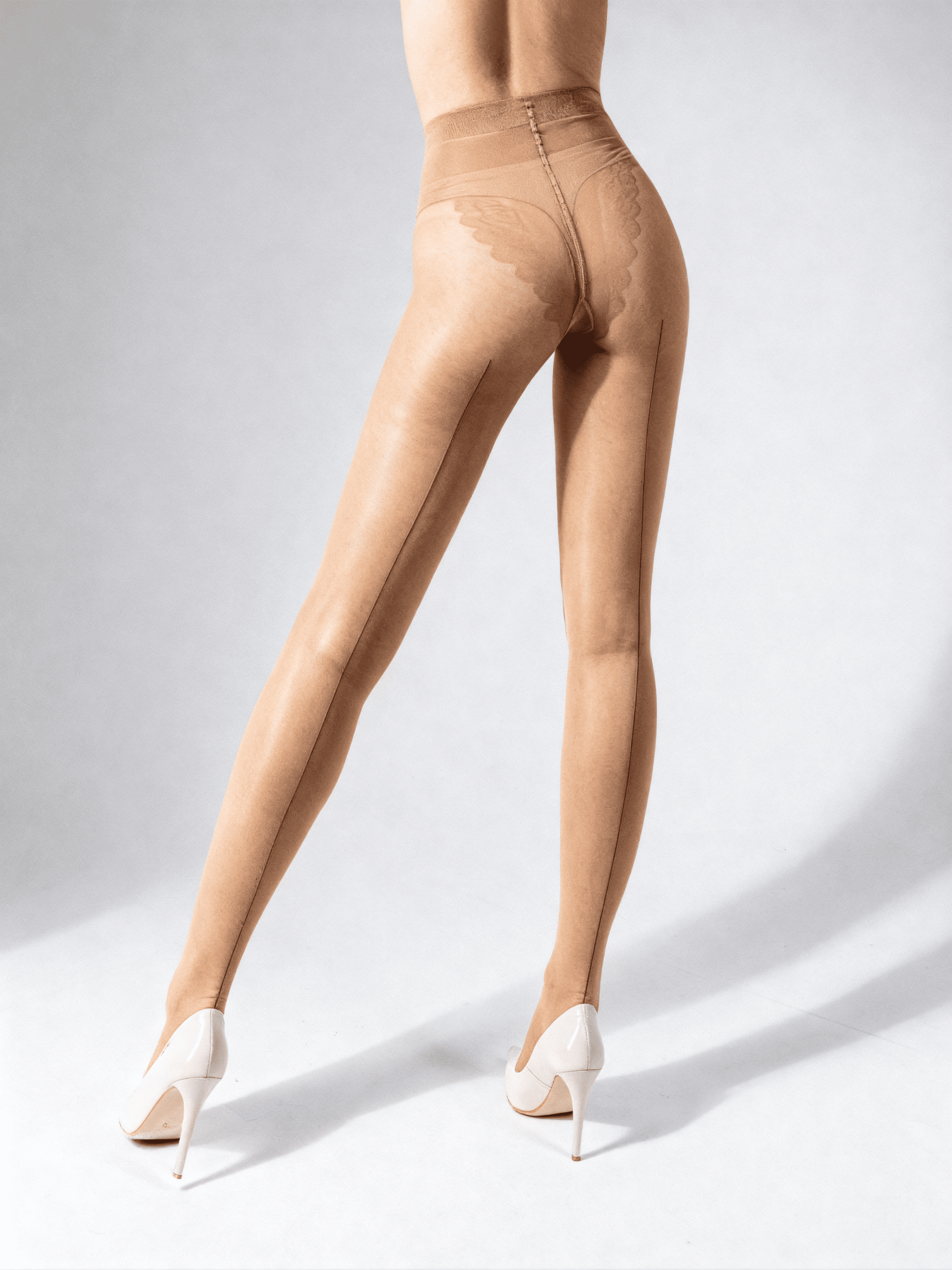 Strumpfhose mit Hinternaht CHIC 20 BIKINI (daino/nero)
