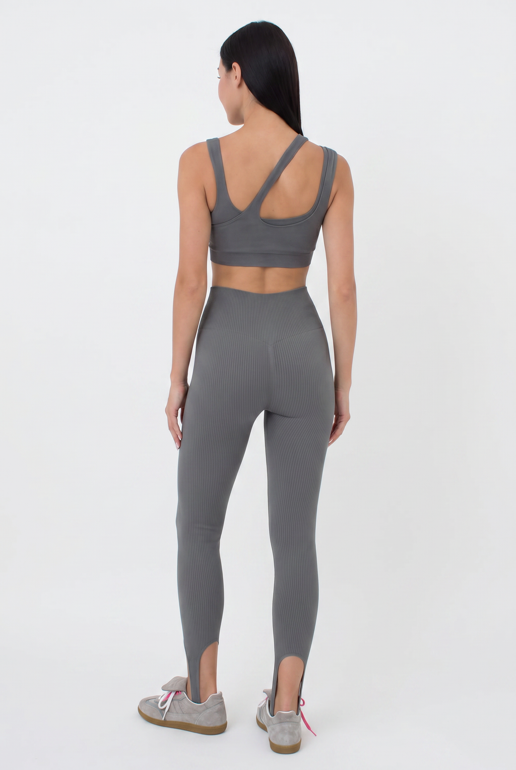 Nahtloses Top mit asymmetrischen Trägern TOP RIB CO (graphite)
