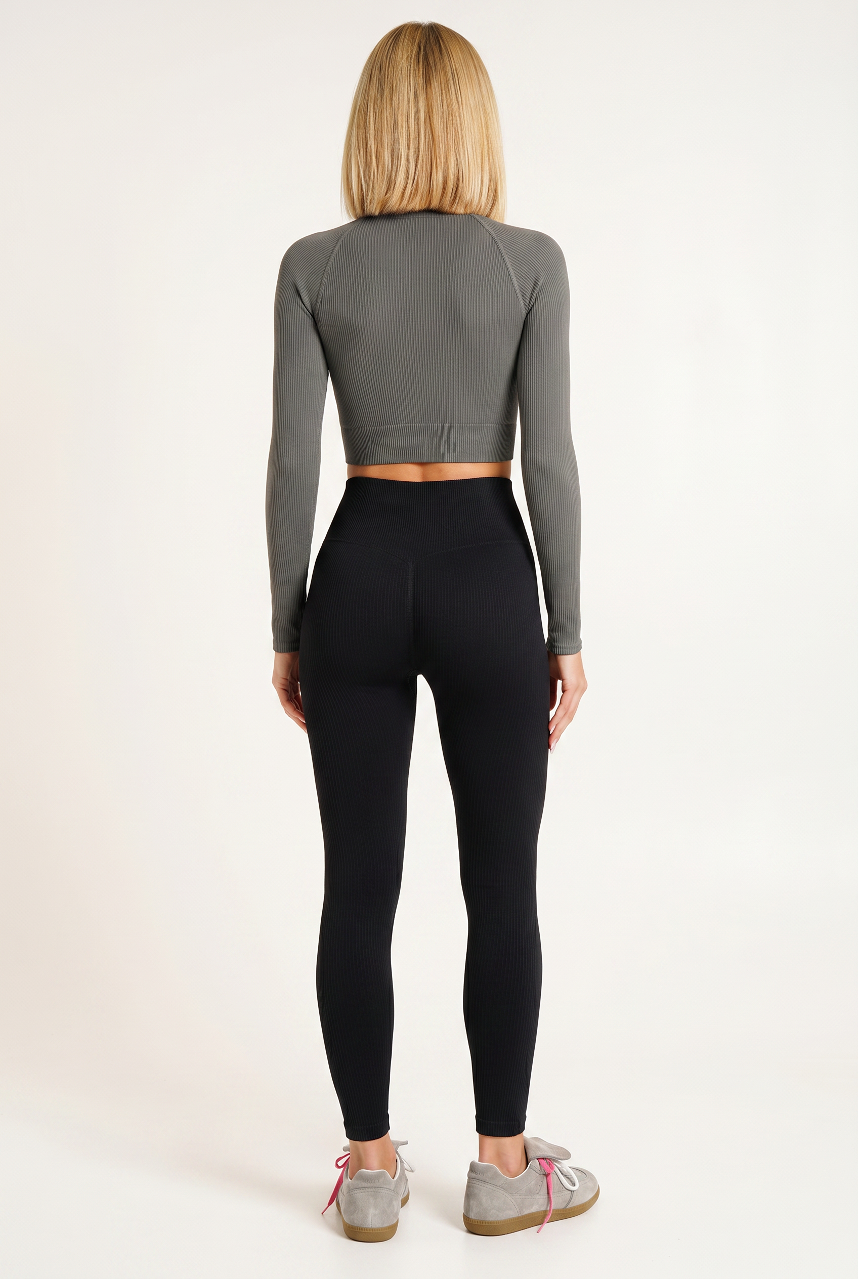 Kurzes geripptes Top mit langen Ärmeln CROP TOP RIB (poppy seed)