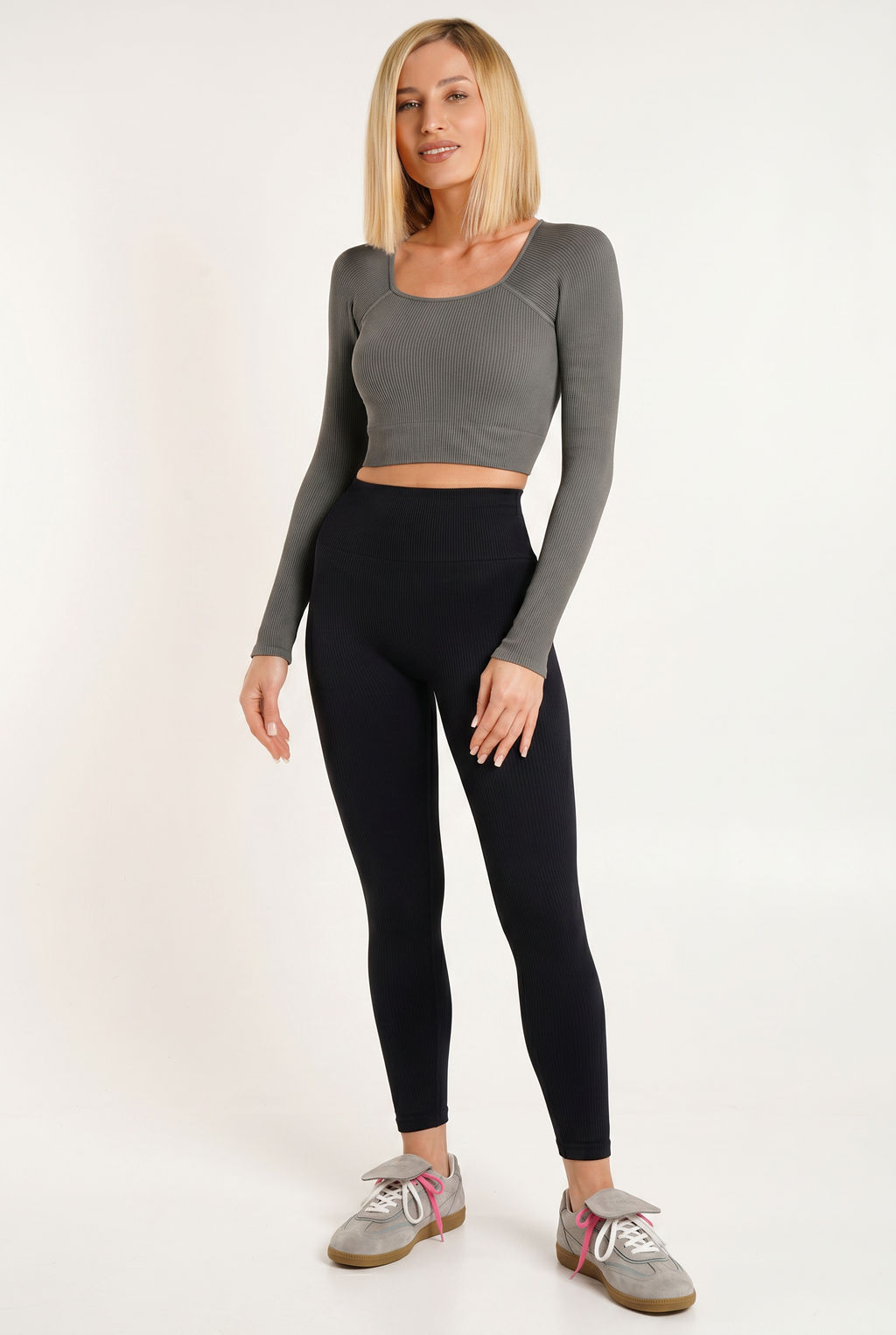 Kurzes geripptes Top mit langen Ärmeln CROP TOP RIB (poppy seed)